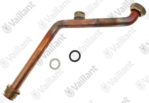 Vaillant Rohr in gebogener Form aus Kupfer, ausgestattet mit zwei Anschlüssen und Dichtungen in schwarz und grau, auf einem weißen Hintergrund.